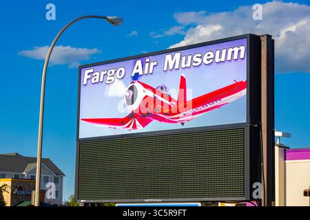 Fargo, North Dakota, Stati Uniti d'America - 1 luglio 2025: Museo dell'aviazione di Fargo, mostre ed edifici Foto Stock
