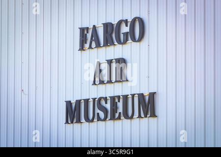 Fargo, North Dakota, Stati Uniti d'America - 1 luglio 2025: Museo dell'aviazione di Fargo, mostre ed edifici Foto Stock
