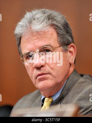 14 luglio 2009, Washington, Distretto di Columbia, Stati Uniti: Washington, DC - 14 luglio 2009 -- il senatore degli Stati Uniti Tom Coburn (repubblicano dell'Oklahoma) ascolta la testimonianza del giudice Sonia Sotomayor durante la sua testimonianza davanti al Comitato giudiziario del Senato degli Stati Uniti sulla sua nomina a giudice associato della Corte Suprema degli Stati Uniti martedì 14 luglio 2009 (immagine di credito: © Ron Sachs/CNP via ZUMA Wire) Foto Stock