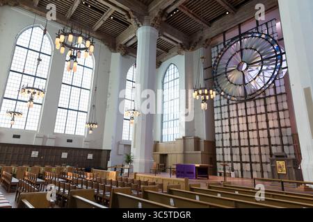29 marzo 2020, Seattle, Washington, Stati Uniti: La cattedrale episcopale di San Marco a Seattle è vuota domenica 29 marzo 2020. La cattedrale sta trasmettendo il servizio della Santa Eucaristia tramite live streaming al fine di coinvolgere la comunità nel culto e nella preghiera durante la chiusura in corso per prevenire la diffusione del virus COVID-19. (Immagine di credito: © Paul Christian Gordon/ZUMA Wire) Foto Stock