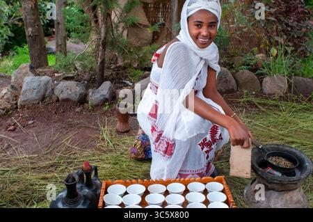 28 luglio 2012, Etiopia: Cerimonia del caffè etiope a Lalibela, regione di Amhara, Etiopia settentrionale (immagine di credito: © Sergi ReboredoZUMA Wire) Foto Stock