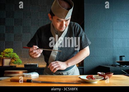 13 giugno 2017: Chef del ristorante Sushi Sora sul Mandarin Oriental Hotel sull'Isola di Honshu, Tokyo Giappone (immagine di credito: © Sergi Reboredo/ZUMA Wire) Foto Stock