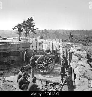25 febbraio 2020, Atlanta, Georgia, Stati Uniti: Union Soldiers in captured Fort, Atlanta, Georgia, foto di George N. Barnard, 1864 (Credit Image: © JT Vintage/Glasshouse via ZUMA Wire) Foto Stock