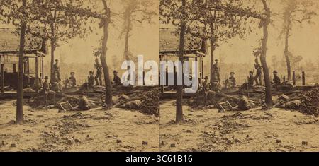 25 febbraio 2020, Atlanta, Georgia, Stati Uniti: Gruppo di soldati dell'Unione con le loro armi vicino a un rifugio dopo l'occupazione di Atlanta, Georgia, carta stereo, foto di George N. Barnard, novembre 1864 (Credit Image: © JT Vintage/Glasshouse via ZUMA Wire) Foto Stock