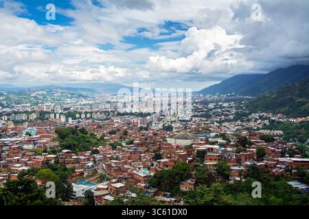 29 giugno 2017, Caracas, Miranda, Venezuela: Il quartiere di Petare a Caracas, è uno dei più grandi e pericolosi dell'America Latina. Capoluogo del comune di Sucre nello stato di Miranda e una delle 32 parrocchie dell'area metropolitana di Caracas. (Immagine di credito: © Jimmy Villalta/ZUMA Wire) Foto Stock
