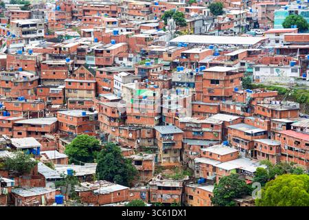 29 giugno 2017, Caracas, Miranda, Venezuela: Il quartiere di Petare a Caracas, è uno dei più grandi e pericolosi dell'America Latina. Capoluogo del comune di Sucre nello stato di Miranda e una delle 32 parrocchie dell'area metropolitana di Caracas. (Immagine di credito: © Jimmy Villalta/ZUMA Wire) Foto Stock