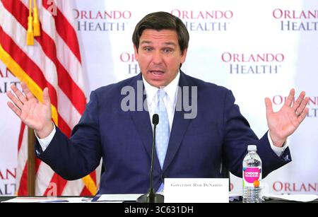 26 aprile 2020, Orlando, Florida, USA: Ron DeSantis durante una conferenza stampa sullo stato dello stato nella crisi del coronavirus, presso l'Orlando Regional Medical Center di Orlando Health il 26 aprile 2020. (Immagine di credito: © TNS via cavo ZUMA) Foto Stock