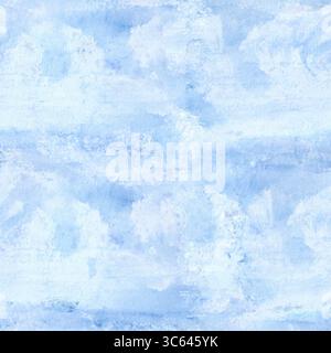 Motivo celeste ad acquerello senza cuciture con nuvole morbide e sognanti nei toni del blu chiaro e del bianco. Delicata texture dipinta a mano, perfetta per i prodotti per bambini e la nursery Foto Stock