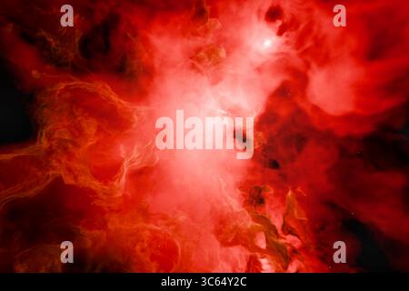 Nebulosa rossa con vorticose nuvole di gas e luminosi ammassi stellari nello spazio profondo. Foto Stock
