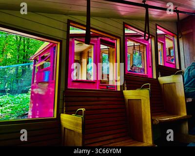 La funicolare che sale fino alla piattaforma di osservazione Aleksotas a Kaunas, Lituania. Foto Stock