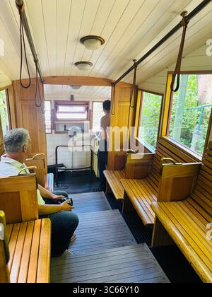 La funicolare che sale fino alla piattaforma di osservazione Aleksotas a Kaunas, Lituania. Foto Stock