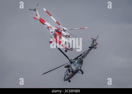Czech Air Force PZL-Swidnik W-3A Sokol '0714' e '0713', Royal International Air Tattoo 2025, RAF Fairford, Gloucestershire, Inghilterra, Regno Unito Foto Stock