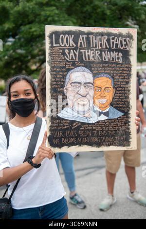 31 maggio 2020: Centinaia di manifestanti si riuniscono pacificamente al campidoglio di Austin per chiedere giustizia per la morte di George Floyd e Mike Ramos. (Immagine di credito: © Sandy Carson/ZUMA Wire) Foto Stock