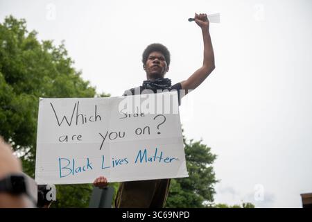 31 maggio 2020: Centinaia di manifestanti si riuniscono pacificamente al campidoglio di Austin per chiedere giustizia per la morte di George Floyd e Mike Ramos. (Immagine di credito: © Sandy Carson/ZUMA Wire) Foto Stock
