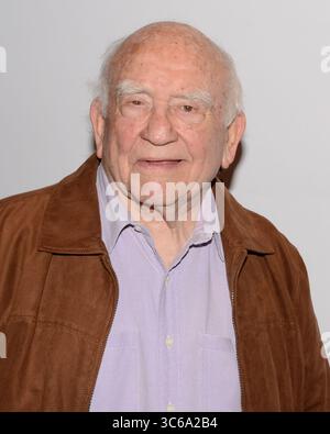 9 settembre 2017, Los Angeles, California, Stati Uniti d'America: L'attore ed Asner partecipa ed Asner ed amici Celebrity Poker Tournament avvantaggiando la Società di autismo alla Showroom di Hayworth Los Angeles nel Citigroup Center di Los Angeles il 9,2017 settembre. (Credit Image: © Billy Bennight/ZUMA Wire) Foto Stock
