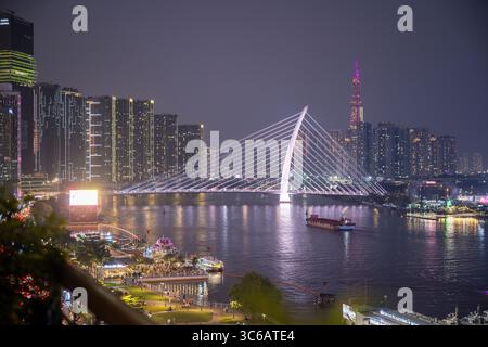 Vista notturna del fiume Saigon, Dong Khoi, Saigon, ho chi Minh, Vietnam Foto Stock
