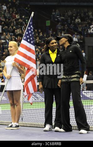 Milano Italia 03/12/2011: Serena e Venus Williams, tennisti americani, e durante l'evento di tennis "la grande Sfida" al Mediolanum Forum. Foto Stock
