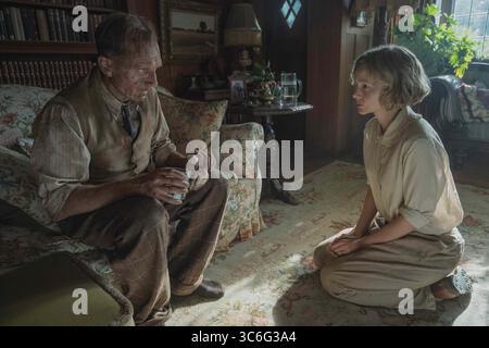 DATA DI USCITA: 29 gennaio 2021 TITOLO: The Dig STUDIO: Netflix DIRECTOR: Simon Stone PLOT: An Archaeologist si imbarca nello storicamente importante scavo di Sutton Hoo nel 1938. PROTAGONISTA: RALPH FIENNES nel ruolo di Basil Brown, CAREY MULLIGAN nel ruolo di Edith Pretty. (Immagine di credito: © Netflix/Entertainment Pictures/ZUMAPRESS.com) Foto Stock