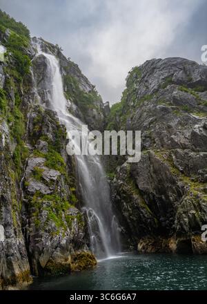 Cascata, Kenai Fjords National Park, Alaska. Foto Stock