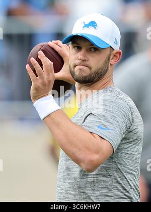 Canton, Stati Uniti. 31 luglio 2025. Il quarterback dei Detroit Lions Kyle Allen (8) lanciò passaggi prima della gara di pre-stagione contro i Los Angeles Chargers a Canton, Ohio, giovedì 31 luglio 2025. Foto di Aaron Josefczyk/UPI credito: UPI/Alamy Live News Foto Stock