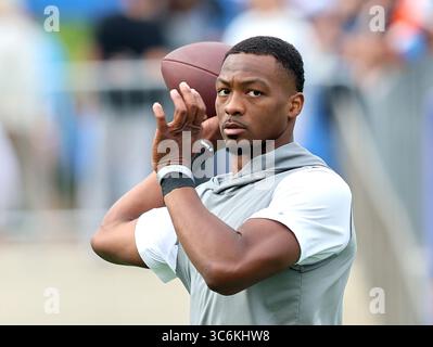 Canton, Stati Uniti. 31 luglio 2025. Il quarterback dei Detroit Lions Hendon Hooker (2) lanciò passaggi prima della gara di pre-stagione contro i Los Angeles Chargers a Canton, Ohio, giovedì 31 luglio 2025. Foto di Aaron Josefczyk/UPI credito: UPI/Alamy Live News Foto Stock