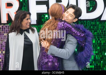 Londra, Regno Unito. 31 luglio 2025. Nella foto: Il regista Nisha Ganatra, il produttore Kristin Burr, Manny Jacinto partecipa alla premiere britannica "Freakier Friday" all'Odeon Luxe, Leicester Square. Credito: Justin ng/Alamy Live News Foto Stock