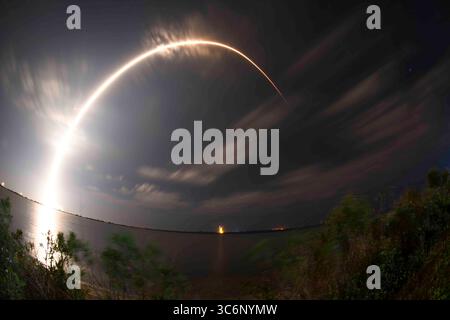 7 gennaio 2021 - Cape Canaveral Space Force Stati, Florida, USA - Un razzo Falcon 9 Turksat 5A viene lanciato con successo dallo Space Launch Complex 40 con il supporto del 45th Space Wing, presso Cape Canaveral Space Force Station, Flag., 7 gennaio 2021. Il Turksat 5A fornirà capacità di comunicazione alla Turchia e ad altri paesi. (Immagine di credito: © U.S. Space Force/ZUMA Wire/ZUMAPRESS.com) Foto Stock