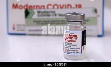16 gennaio 2021, USA: Una fiala del nuovo vaccino moderno COVID-19 è stata osservata all'Esperanza Health Center, 4700 S. California Avenue a Chicago, lunedì 28 dicembre 2020. Questo vaccino non richiede conservazione a temperature super basse, rendendo più facile il trasporto. La città di Chicago sta spingendo il vaccino verso strutture mediche a lungo termine e cliniche ambulatoriali. (Immagine di credito: © TNS via cavo ZUMA) Foto Stock