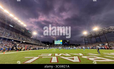 Canton, Stati Uniti. 31 luglio 2025. I Los Angeles Chargers affrontano i Detroit Lions al Tom Benson Hall of Fame Stadium di Canton, Ohio, giovedì 31 luglio 2025. Foto di Aaron Josefczyk/UPI credito: UPI/Alamy Live News Foto Stock