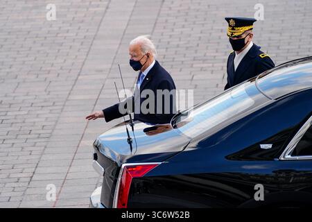 20 gennaio 2021, Washington, District of Columbia, USA: WASHINGTON, DC - 20 GENNAIO: il presidente Joe Biden parte dopo la sua inaugurazione il 20 gennaio 2021 a Washington (immagine di credito: © Melina Mara - Pool via CNP/CNP via ZUMA Wire) Foto Stock