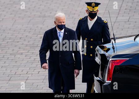 20 gennaio 2021, Washington, District of Columbia, USA: WASHINGTON, DC - 20 GENNAIO: il presidente Joe Biden parte dopo la sua inaugurazione il 20 gennaio 2021 a Washington (immagine di credito: © Melina Mara - Pool via CNP/CNP via ZUMA Wire) Foto Stock