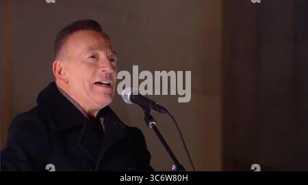 20 gennaio 2021, Washington, District of Columbia, USA: Bruce Springsteen si esibisce durante â€œCelebrating America,â€ un programma in prima serata per dare il benvenuto a una nuova era della leadership in occasione dell'inaugurazione di Joe Biden come Presidente degli Stati Uniti e Kamala Harris come Vice Presidente degli Stati Uniti il 20 gennaio 2021 (immagine di credito: © Biden Inaugurural Committee via CN/CNP via ZUMA Wire) Foto Stock