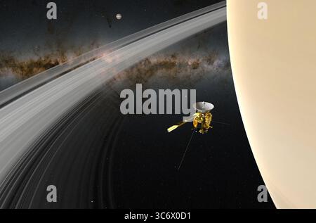 Sonda spaziale CassiniHuygens tra gli anelli di Saturno - Vista ravvicinata illustrazione 3d. Foto Stock
