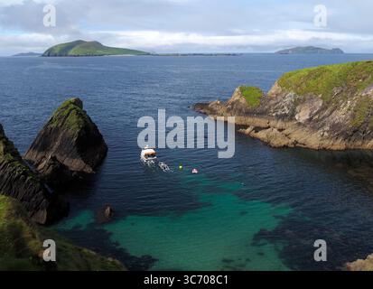 Lady Avalon (traghetto per l'isola di Blakset), molo di Dunquin, Irlanda Foto Stock