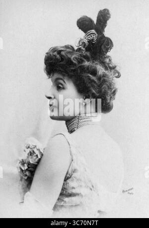 Gabrielle Réjane era il nome d'arte di Gabrielle-Charlotte Reju, (5 giugno 1856 - 14 giugno 1920), un'attrice francese divenne allieva al Conservatorio, e vinse il secondo premio per la commedia nel 1874. Ha aperto l'Théâtre Réjane a Parigi nel 1906. ©2007 TopFoto Foto Stock