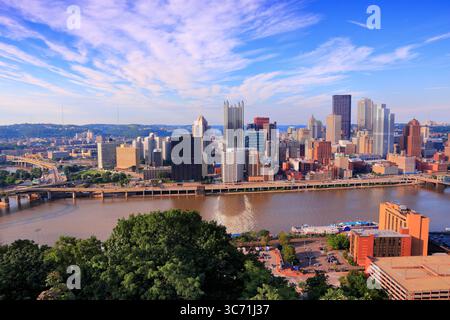 Pittsburgh tramonto foto. Lo skyline di Pittsburgh in Pennsylvania. Foto degli Stati Uniti. Foto Stock