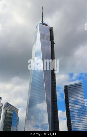 NEW YORK, USA - 4 LUGLIO 2013: Un grattacielo del World Trade Center a New York. L'edificio è stato inaugurato nel 2014. Foto Stock