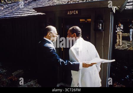 6 settembre 1978 - Thurmont, Maryland, Stati Uniti d'America - il presidente ANWAR AL-SADAT dell'Egitto, a destra, e il primo ministro MENACHEM BEGIN di Israele, a sinistra, si preparano ad entrare ad Aspen Lodge a Camp David, il ritiro presidenziale degli Stati Uniti vicino a Thurmont, Maryland, per la prima riunione del loro vertice per discutere un trattato di pace tra i loro due paesi con il presidente degli Stati Uniti Carter. (Immagine di credito: © Karl Schumacher/Casa Bianca/ZUMAPRESS.com) Foto Stock