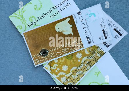 Biglietti, mappa e guida per l'ingresso al Museo Nazionale di Tokyo al Parco Ueno nel quartiere Taitō di Tokyo, Giappone; il più antico e grande museo d'arte giapponese. Foto Stock