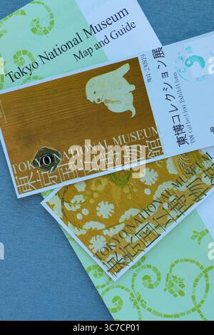 Biglietti, mappa e guida per l'ingresso al Museo Nazionale di Tokyo al Parco Ueno nel quartiere Taitō di Tokyo, Giappone; il più antico e grande museo d'arte giapponese. Foto Stock