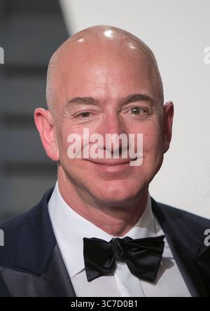 2 febbraio 2021, Los Angeles, California, Stati Uniti: Fondatore di Amazon, Jeff Bezos si dimetterà da CEO di Amazon e diventerà Executive Chair di Amazon. FOTO DEL FILE: Jeff Bezos sul Red carpet al Vanity Fair Oscar Party 2017, tenutosi al Wallis Annenberg Center di Beverly Hills, California, domenica 26 febbraio 2017. JAVIER ROJAS/PI (immagine di credito: © Prensa Internacional via cavo ZUMA) Foto Stock
