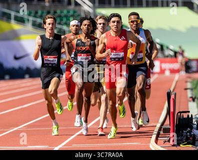 1 agosto 2025 Eugene, O atleta statunitense dei 800 metri Byce Hoppel, guida il gruppo durante l'USATF Outdoor Track and Field Championship Day 2 a Hayward Field Eugene O Thurman James/CSM Foto Stock