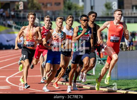 1 agosto 2025 Eugene, O atleta statunitense dei 800 metri Josh Hoey, guida il gruppo durante l'USATF Outdoor Track and Field Championship Day 2 a Hayward Field Eugene O Thurman James/CSM Foto Stock