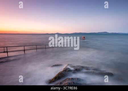 Tramonto sulla baia di Dundalk, Annagassan, Louth, Repubblica d'Irlanda Foto Stock