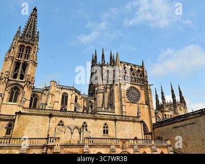 La facciata sud della cattedrale di Santa Maria di Burgos Foto Stock