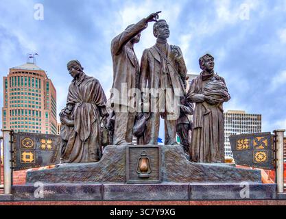 Monumento 'The Gateway to Freedom', un memoriale internazionale al movimento 'Underground Railway' - Detroit, Michigan, USA. Foto Stock