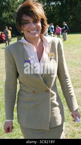 Smithtown, Stati Uniti d'America. 5 ottobre 2006. NEW YORK - 12 NOVEMBRE: L'attrice marcia Gay Harden partecipa al debutto nordamericano di Carnival Cruise Lines' Dream al Pier 88 il 12 novembre 2009 a New York. Persone: Jeanine Pirro credito: Storms Media Group/Alamy Live News Foto Stock