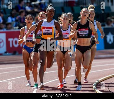 1 agosto 2025 Eugene, O atleta statunitense dei 800 metri Raven Rodgers, guida il gruppo durante l'USATF Outdoor Track and Field Championship Day 2 a Hayward Field Eugene O Thurman James/CSM Foto Stock