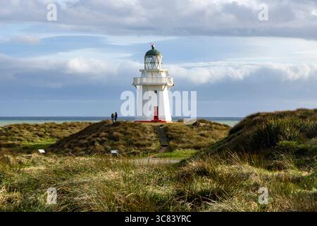 South Island, nuova Zelanda, Waipapa Point Lighthouse, un faro automatizzato del XIX secolo sulla costa meridionale della regione di Catlins, nuova Zelanda Foto Stock