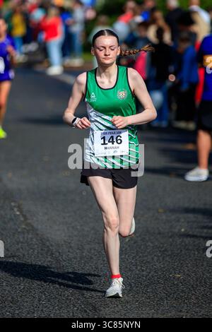 Belfast, Regno Unito. 3 agosto 2025. 03/08/2025 Belfast quasi 3000 persone hanno preso parte oggi alla Feile 5k & 10k Run a West Belfast. I Rains resistettero in quella che era una mattinata calda per i Runners. Crediti: Bonzo/Alamy Live News Foto Stock